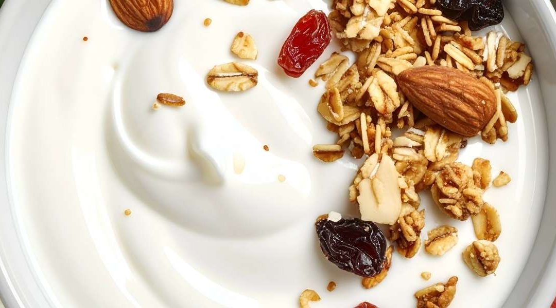 Yaourt granola amandes : comment préparer un petit-déjeuner équilibré et délicieux ?